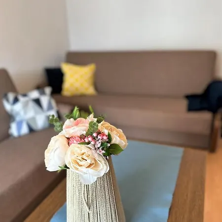 Al-dom Dworcowa 9 アパート コウォブジェク